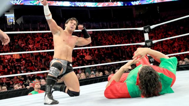 Raw SuperShow: Μετωπική για τον Άγιο Βασίλη! (photos+videos)