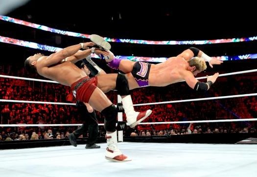 Raw SuperShow: Μετωπική για τον Άγιο Βασίλη! (photos+videos)