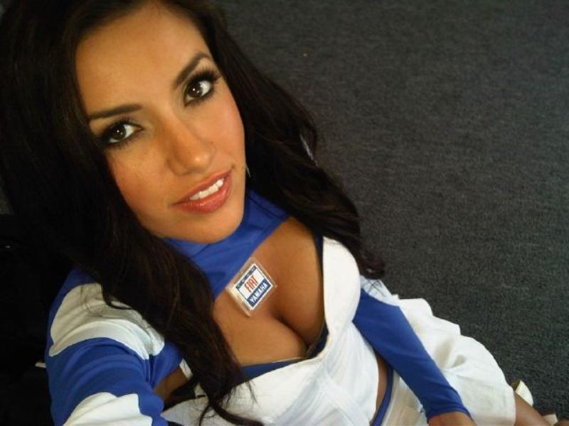 ΜΜΑ: Μηχανόβιο ring girl η Mercedes (photos)