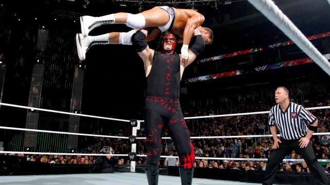 Raw SuperShow: Μετωπική για τον Άγιο Βασίλη! (photos+videos)