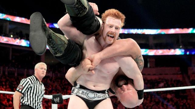 Raw SuperShow: Μετωπική για τον Άγιο Βασίλη! (photos+videos)