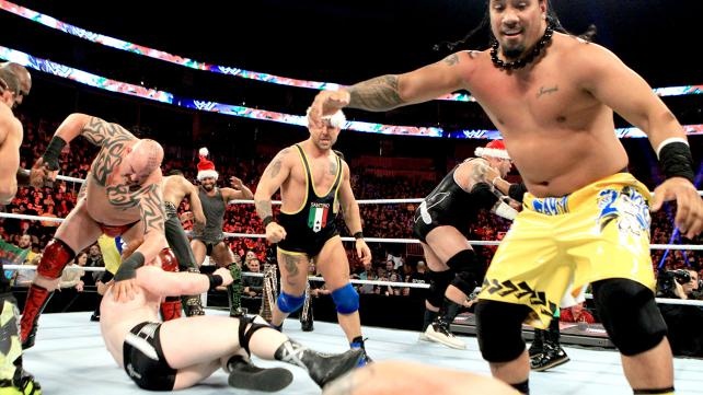 Raw SuperShow: Μετωπική για τον Άγιο Βασίλη! (photos+videos)