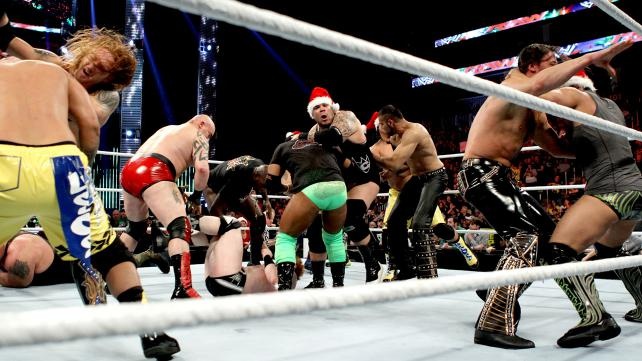 Raw SuperShow: Μετωπική για τον Άγιο Βασίλη! (photos+videos)