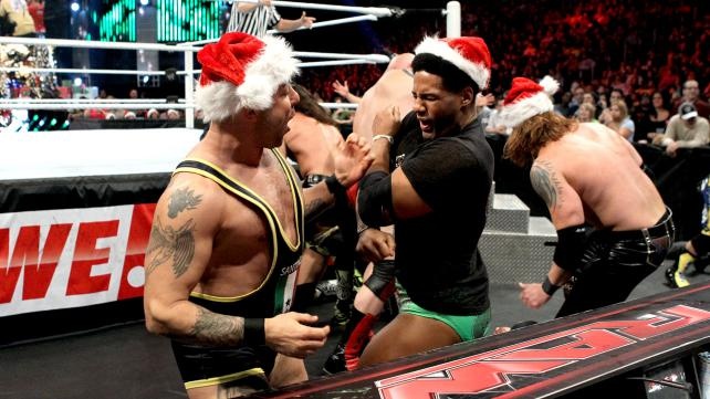 Raw SuperShow: Μετωπική για τον Άγιο Βασίλη! (photos+videos)