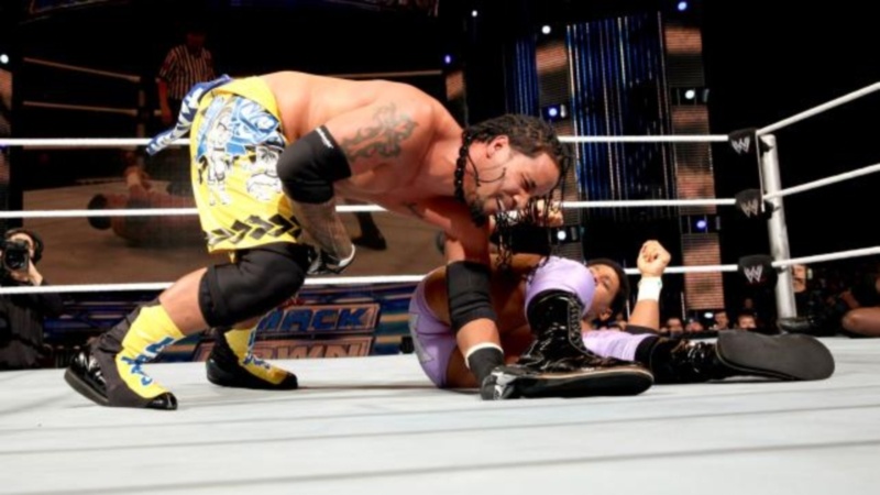 SmackDown: Νέα χρονιά με «brogue kick» (photos+videos)