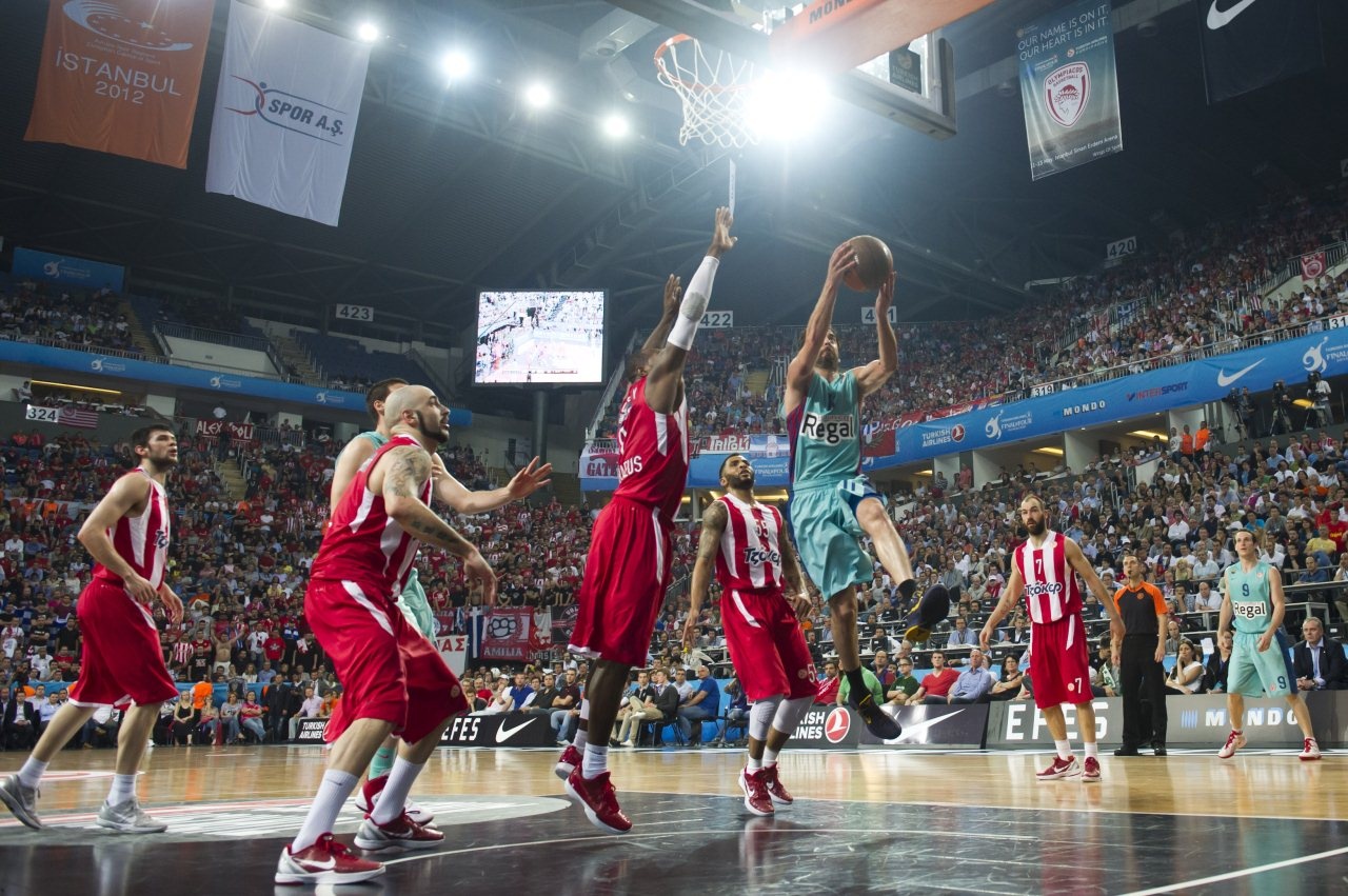 Μπαρτσελόνα: «Σάρας» και Ολυμπιακός στην ανασκόπηση του 2012 (photos)