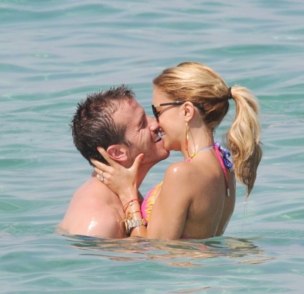 Χώρισε ο Φαν ντερ Φάαρτ με τη Σιλβί! (photos)