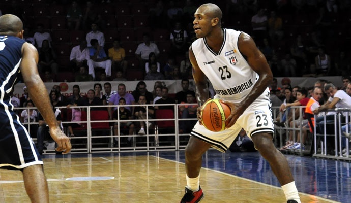 Κρίστοφερ στο Onsports: «Ο Ολυμπιακός δεν θα είναι... ευάλωτος!» (photos+videos)