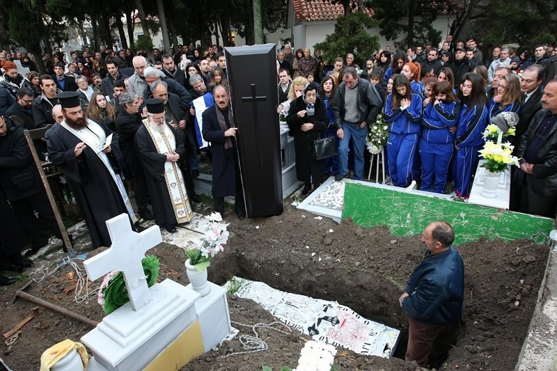 Θρήνος στην κηδεία του Νίκου Σαμαρά (photos)