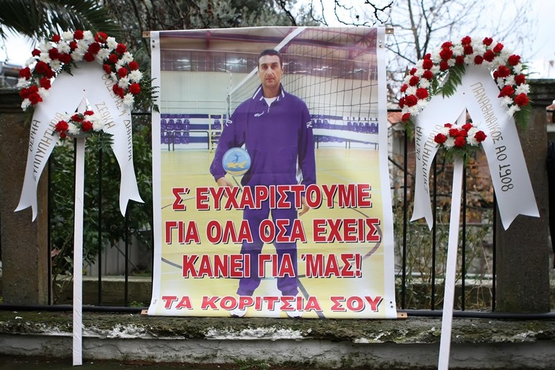 Θρήνος στην κηδεία του Νίκου Σαμαρά (photos)
