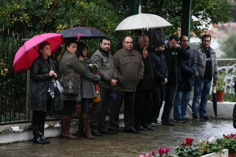 Θρήνος στην κηδεία του Νίκου Σαμαρά (photos)