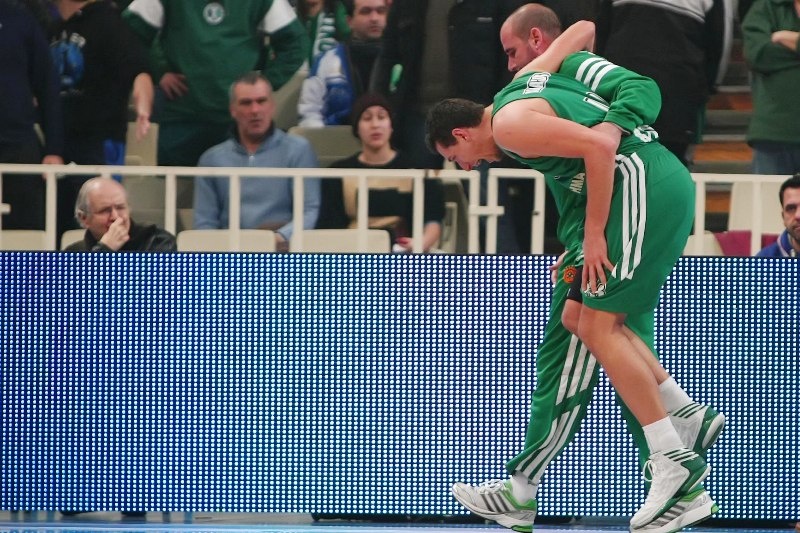 Παναθηναϊκός: Σοκ με Διαμαντίδη, έσκισε τη φανέλα του! (video+photos)