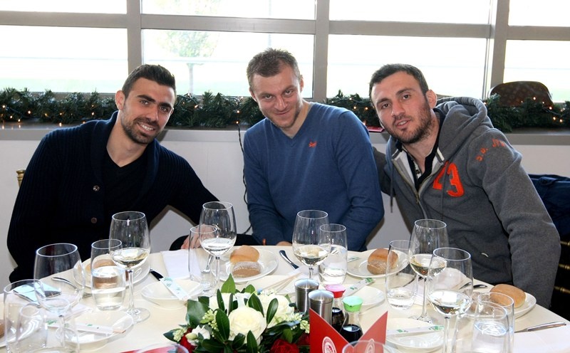 Ολυμπιακός: Το photostory της «ερυθρόλευκης» πίτας!