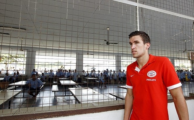 Μπήκαν φυλακή οι παίκτες της Αϊντχόφεν! (photos)