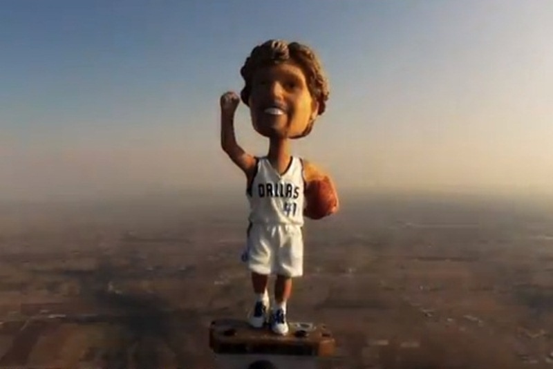 Ντάλας Μάβερικς: Έστειλαν το Νοβίτσκι στο διάστημα (videos+photos)