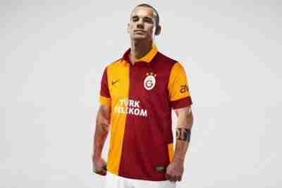 Ο Σνάιντερ με τη φανέλα της Γαλατάσαραϊ (photos)