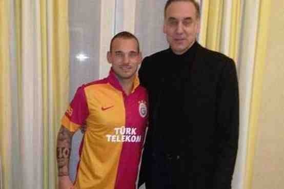 Ο Σνάιντερ με τη φανέλα της Γαλατάσαραϊ (photos)