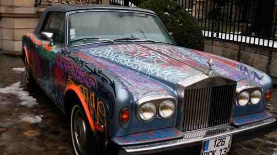 Καντονά: Έκανε... γκράφιτι στη Rolls Royce του για φιλανθρωπικό σκοπό (photos+video)