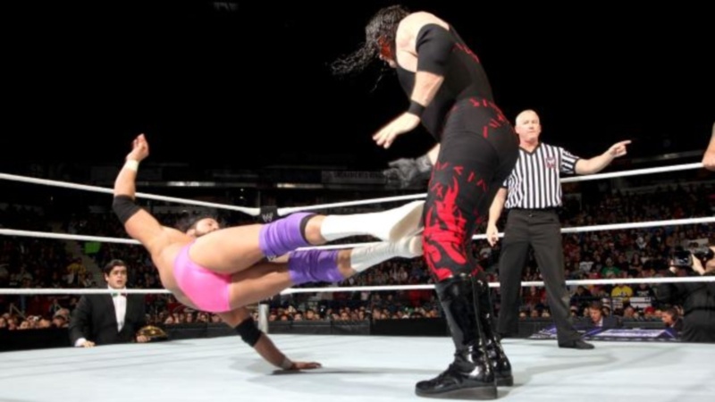 SmackDown: Νευριασμένος γίγαντας (photos+video)