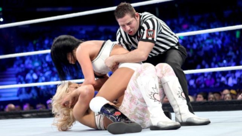SmackDown: Νευριασμένος γίγαντας (photos+video)
