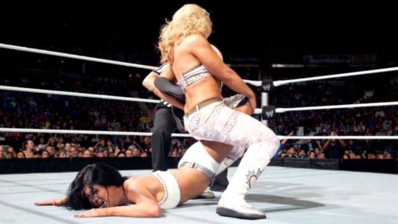 SmackDown: Νευριασμένος γίγαντας (photos+video)