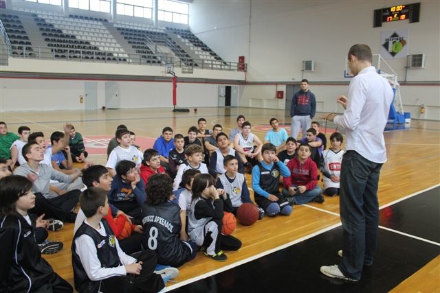 Πιερικός Αρχέλαος: Η ακαδημία τίμησε τον προπονητή, Βασίλη Τσερνισώφ (photos)