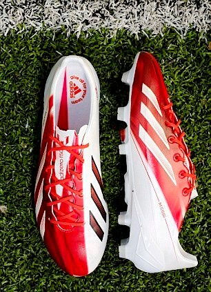 Τα νέα παπούτσια του Μέσι (photos)