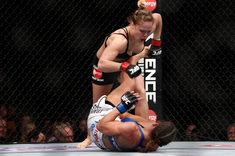 UFC 157: «Βασίλισσα» η Rousey (photos+videos)