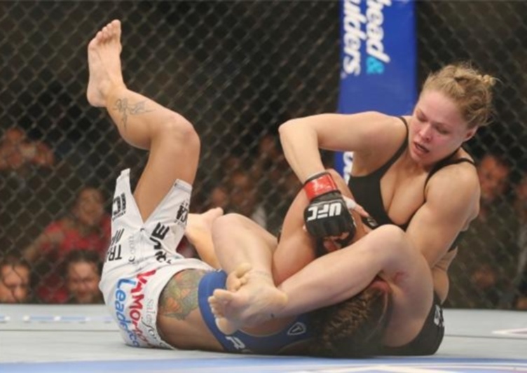 UFC 157: «Βασίλισσα» η Rousey (photos+videos)