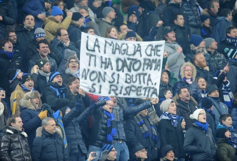Μίλαν: Ρατσισμός των οπαδών της Ίντερ σε Μπαλοτέλι (photos+video)