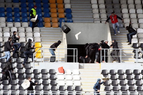 Σοβαρά επεισόδια σε αγώνα νέων στην Πορτογαλία (photos+video)