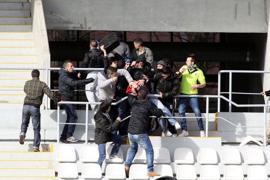 Σοβαρά επεισόδια σε αγώνα νέων στην Πορτογαλία (photos+video)