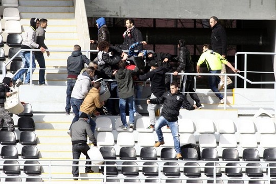 Σοβαρά επεισόδια σε αγώνα νέων στην Πορτογαλία (photos+video)