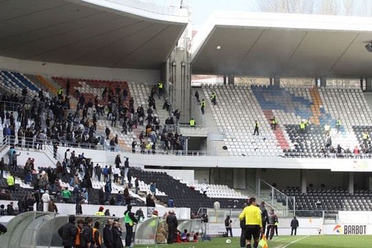 Σοβαρά επεισόδια σε αγώνα νέων στην Πορτογαλία (photos+video)