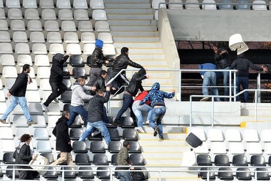 Σοβαρά επεισόδια σε αγώνα νέων στην Πορτογαλία (photos+video)