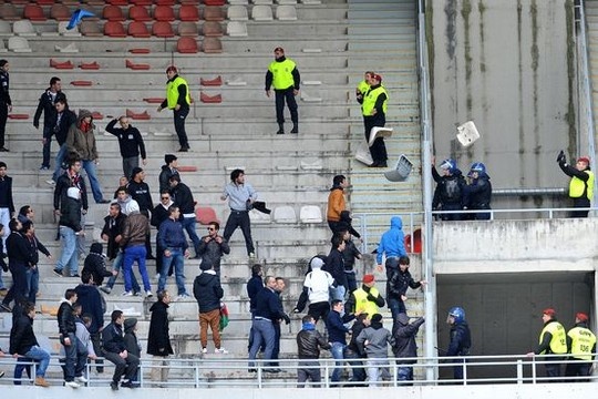 Σοβαρά επεισόδια σε αγώνα νέων στην Πορτογαλία (photos+video)