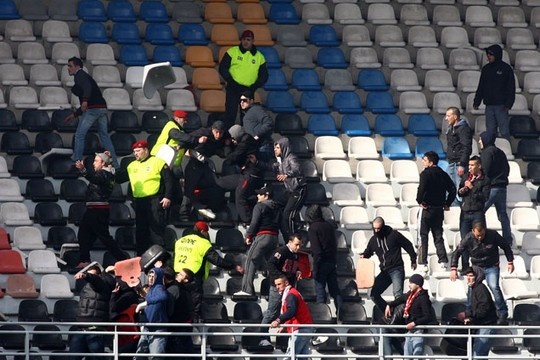 Σοβαρά επεισόδια σε αγώνα νέων στην Πορτογαλία (photos+video)