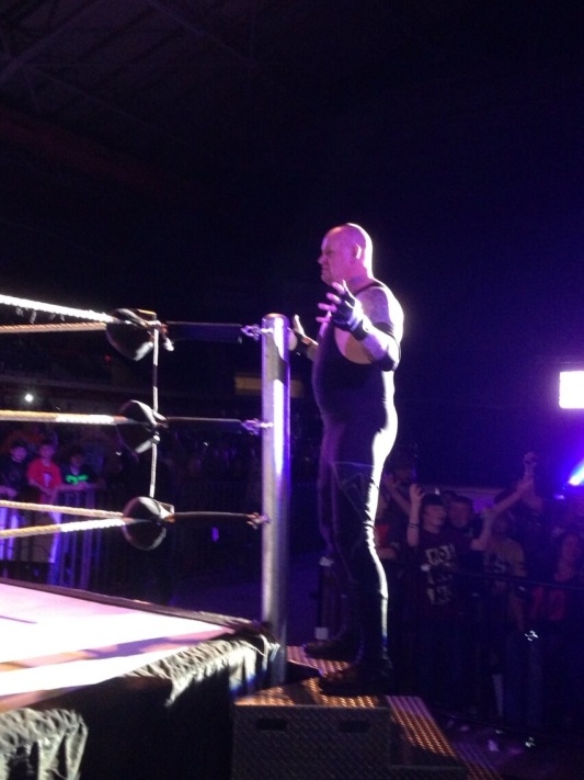 WWE: Επέστρεψε ο Undertaker! (photos+video)