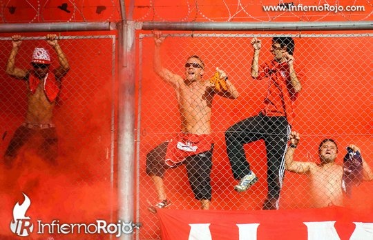 Τρομερή ατμόσφαιρα στο Ιντεπεντιέντε – Ρασίνγκ (photos+videos)