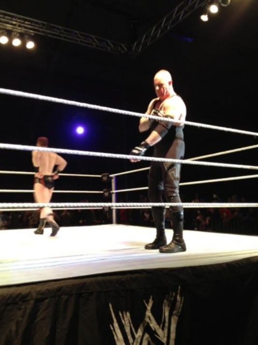 WWE: Επέστρεψε ο Undertaker! (photos+video)