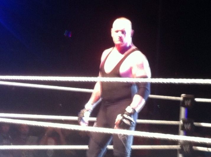 WWE: Επέστρεψε ο Undertaker! (photos+video)