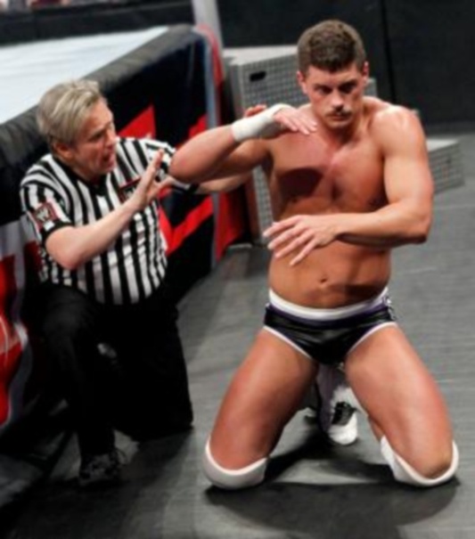 Main Event: Εύκολες νίκες για Sheamus και Henry (photos+video)