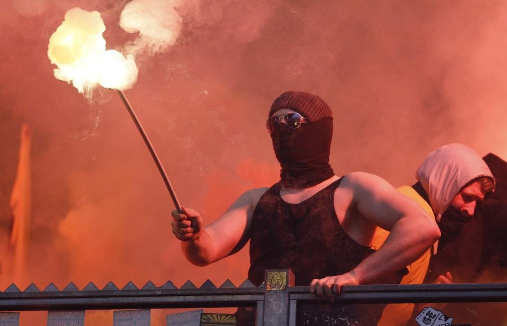 Μπορούσια Ντόρτμουντ: Show με φωτοβολίδες από τους οπαδούς (photos+video)
