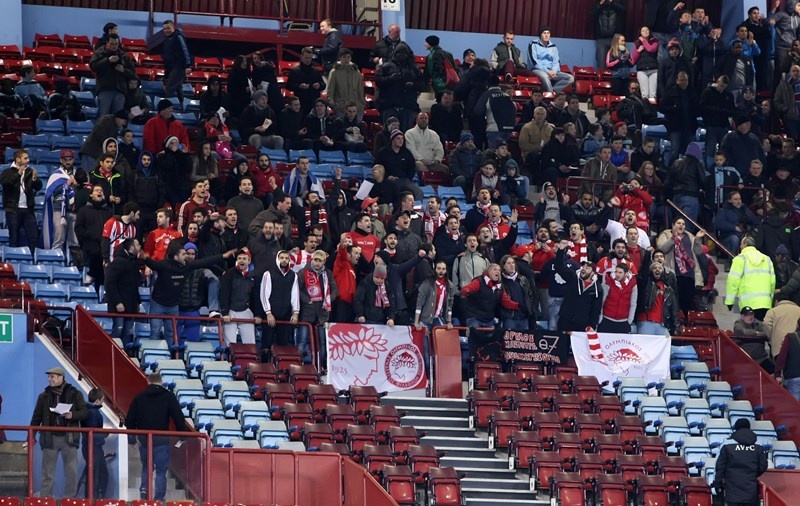 Ολυμπιακός: Αποθέωση Άστον Βίλα σε οπαδούς (photos)