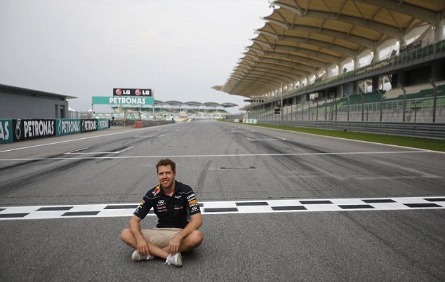 Ρεντ Μπουλ: Κυκλοφορεί με… μεταχειρισμένο βαν ο Φέτελ! (photos)