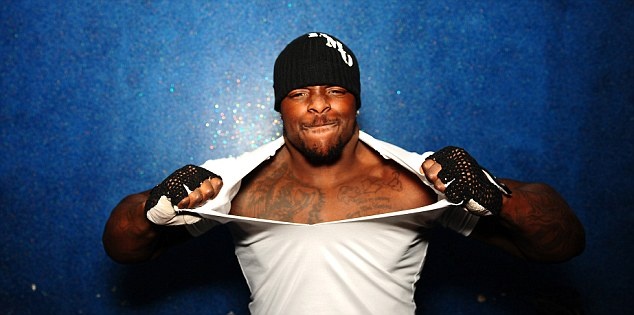 Νορθάμπτον: Ακινφένγουα, ο πιο δυνατός ποδοσφαιριστής στον κόσμο! (photos+video)