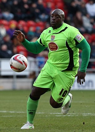 Νορθάμπτον: Ακινφένγουα, ο πιο δυνατός ποδοσφαιριστής στον κόσμο! (photos+video)