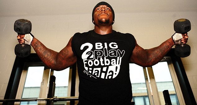 Νορθάμπτον: Ακινφένγουα, ο πιο δυνατός ποδοσφαιριστής στον κόσμο! (photos+video)