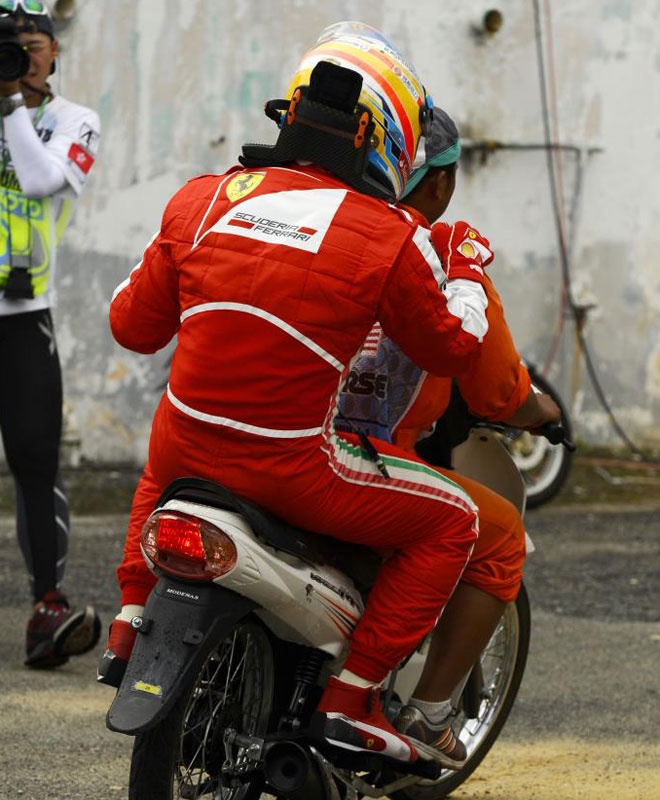 Φεράρι: Η εγκατάλειψη του Αλόνσο (photos+video)