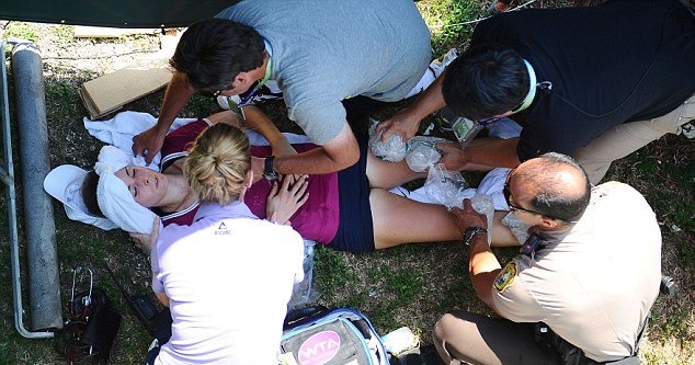 Τένις: Την τσίμπησε σφήκα στα οπίσθια! (photos)